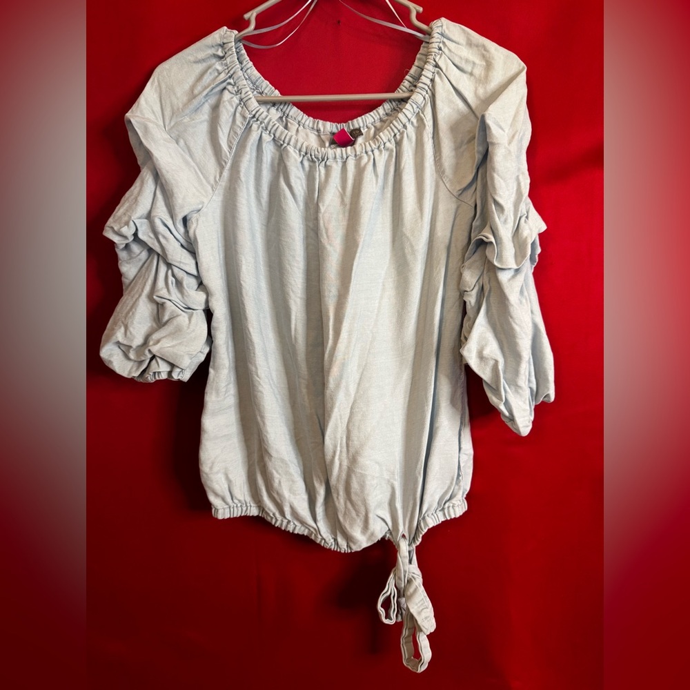 🧸2/$20-#313-Vince Camuto Baby Blue Top w/Ruched 3/4 length sleeves Size XS
